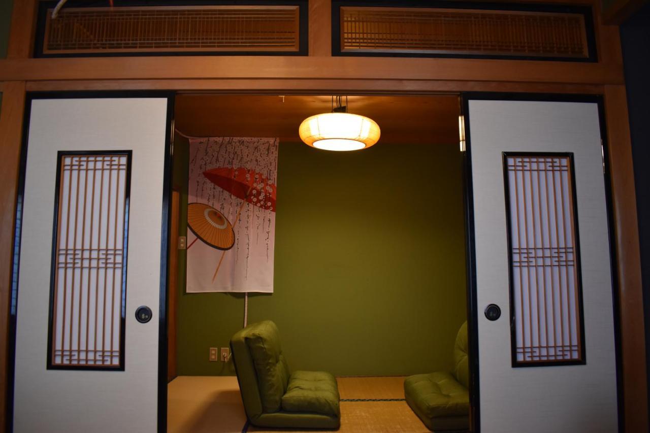 Only For One Group Cheaper For 6Th & 7Th Guest 市街地中心部 一棟貸しの宿 Guest House Don'S Home Takayama  Extérieur photo